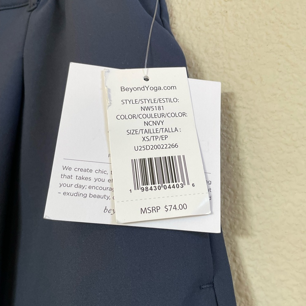 Beyond Yoga Women's XS Status Shorts Nocturnal Navy Blue Jetstretch Woven Stretc - Picture 9 of 16